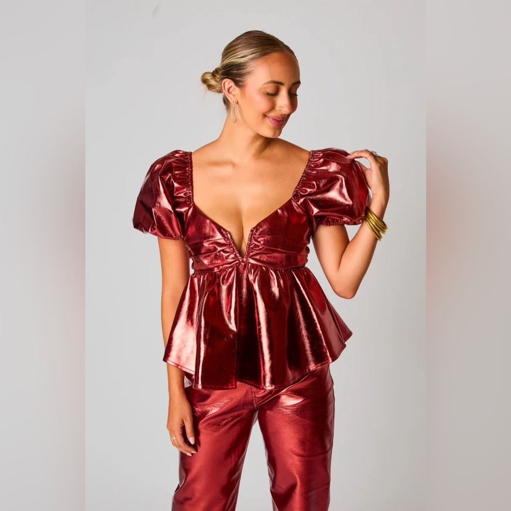NWT Buddy Love Women’s Medium Shiny Red Puff Sleeve Top Blouse Top Shiny